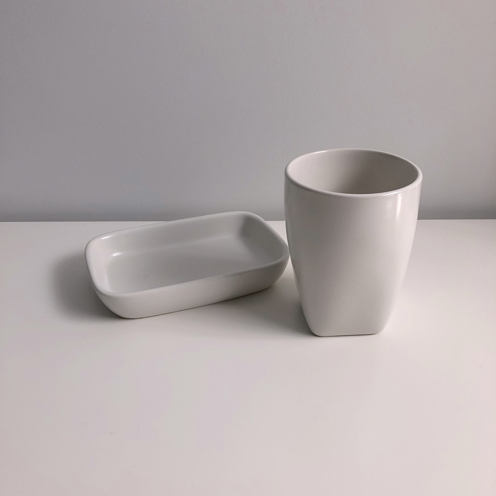 Ivory bathroom soap tray and cup